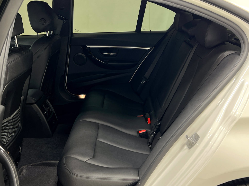 Used 2018 BMW 330e RWD image 30