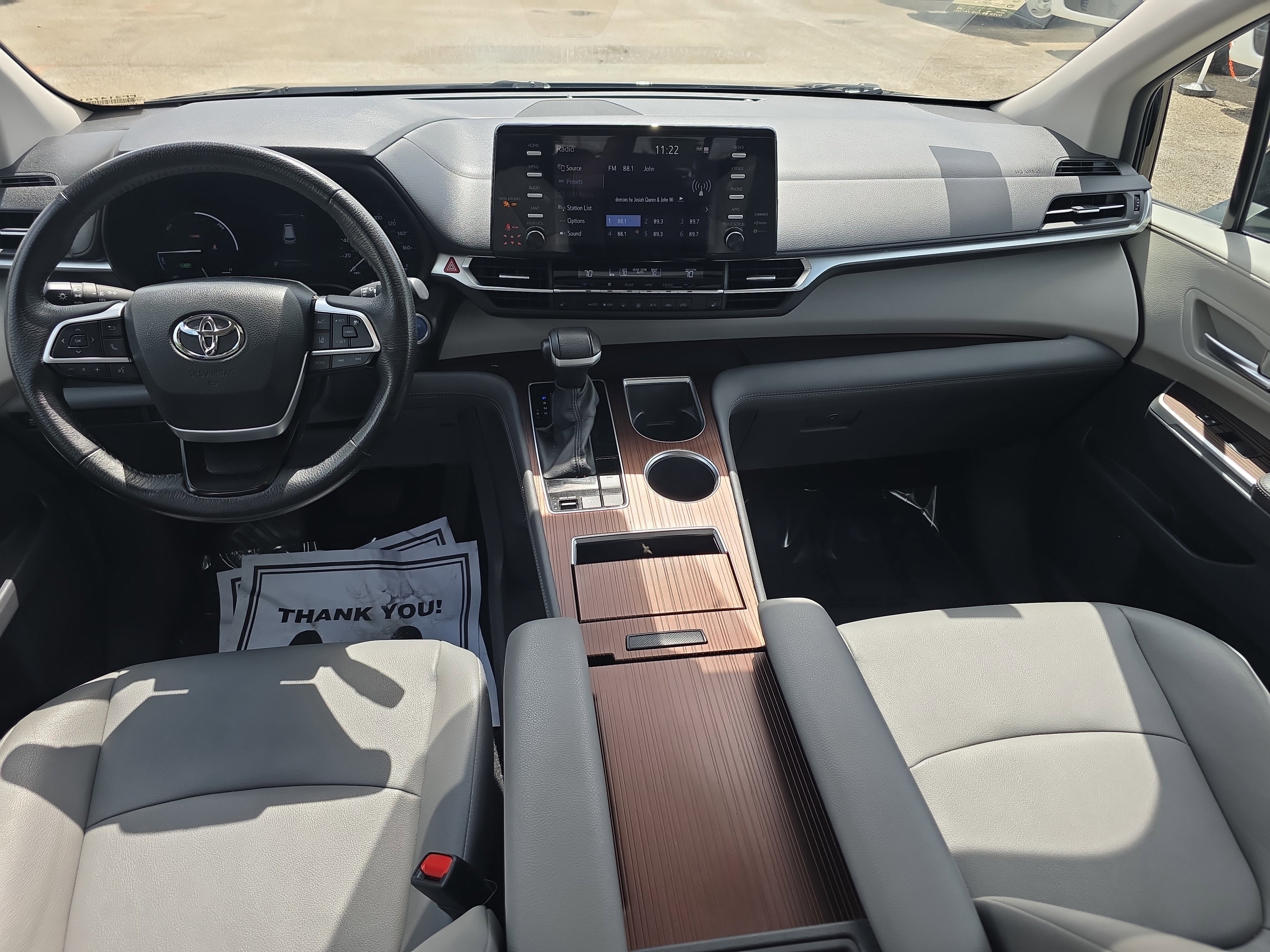 Used 2024 Toyota Sienna XLE FWD image 16