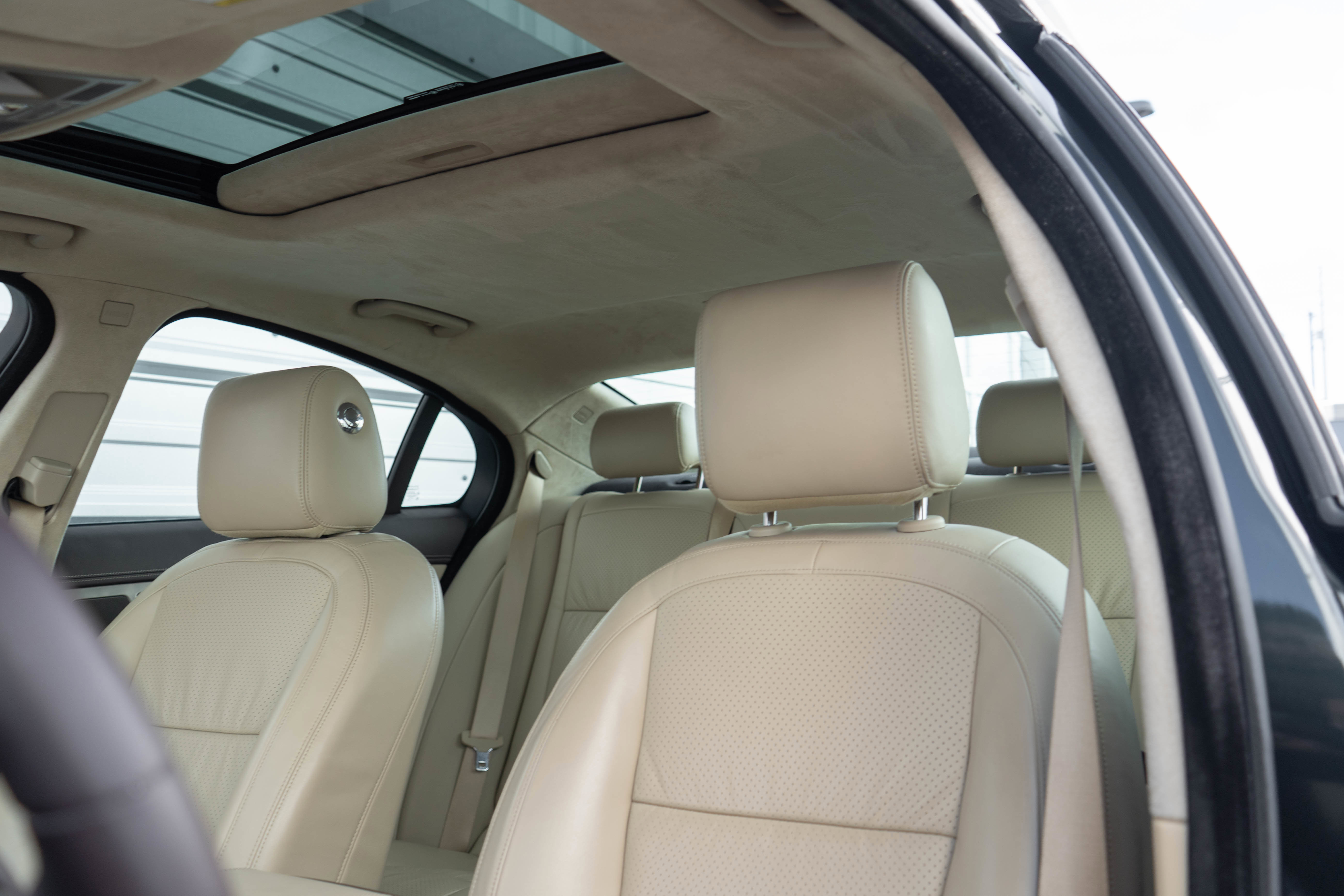 Used 2011 Jaguar XF Portfolio RWD image 9