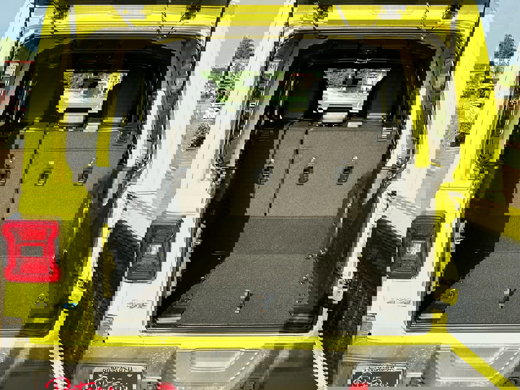 New 2023 Jeep Wrangler Sahara w/ Cold Weather Group image 23