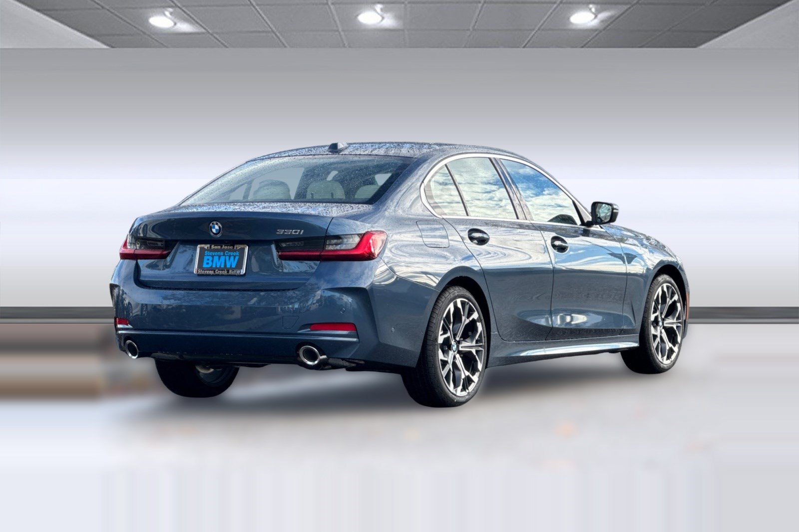 Used 2026 BMW 330i Sedan w/ Premium Package RWD image 9