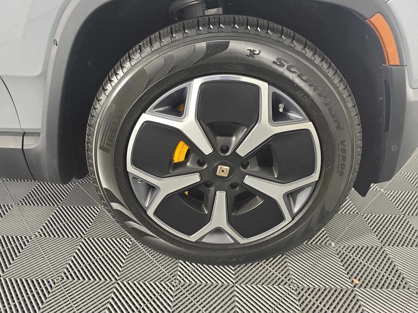 Used 2022 Rivian R1T Adventure image 11