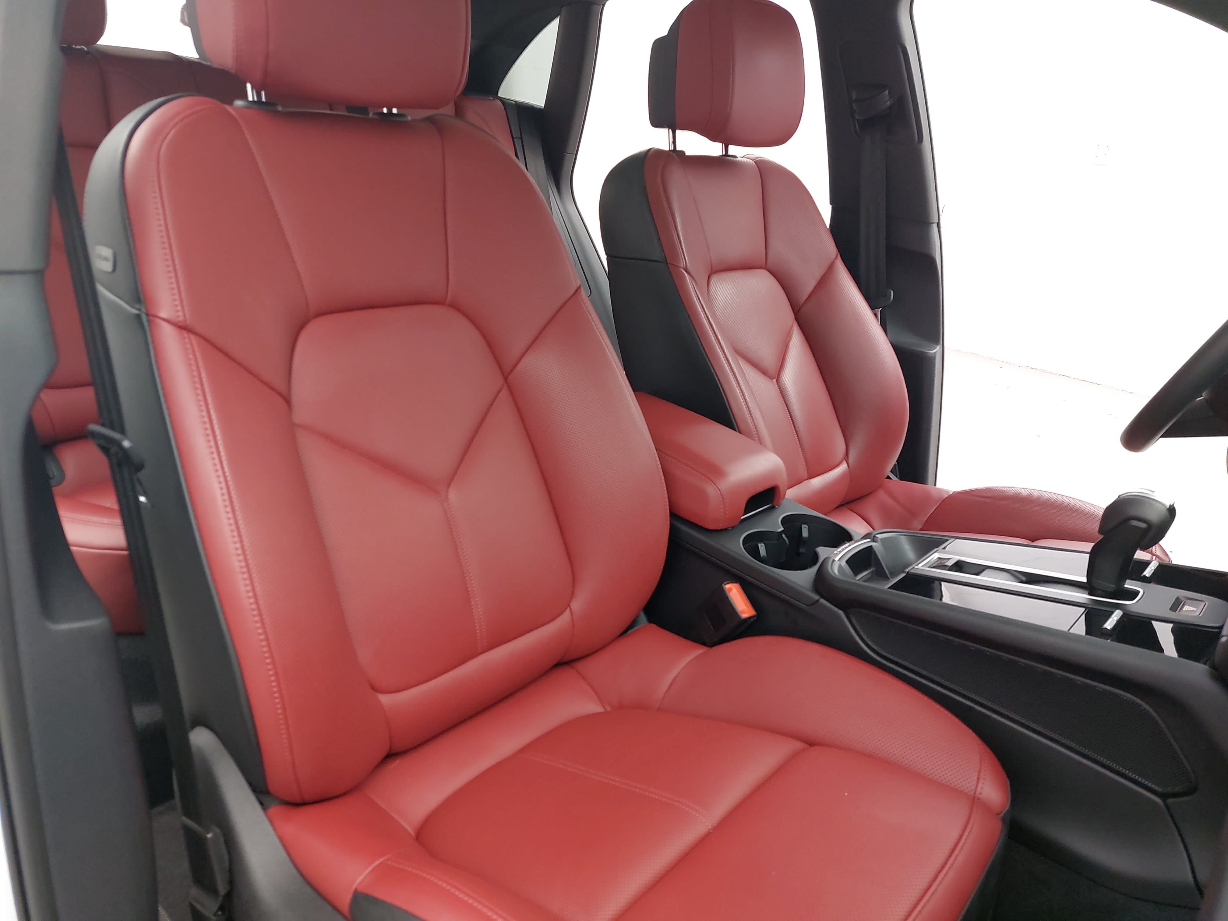 Certified 2025 Porsche Macan AWD/4WD image 12