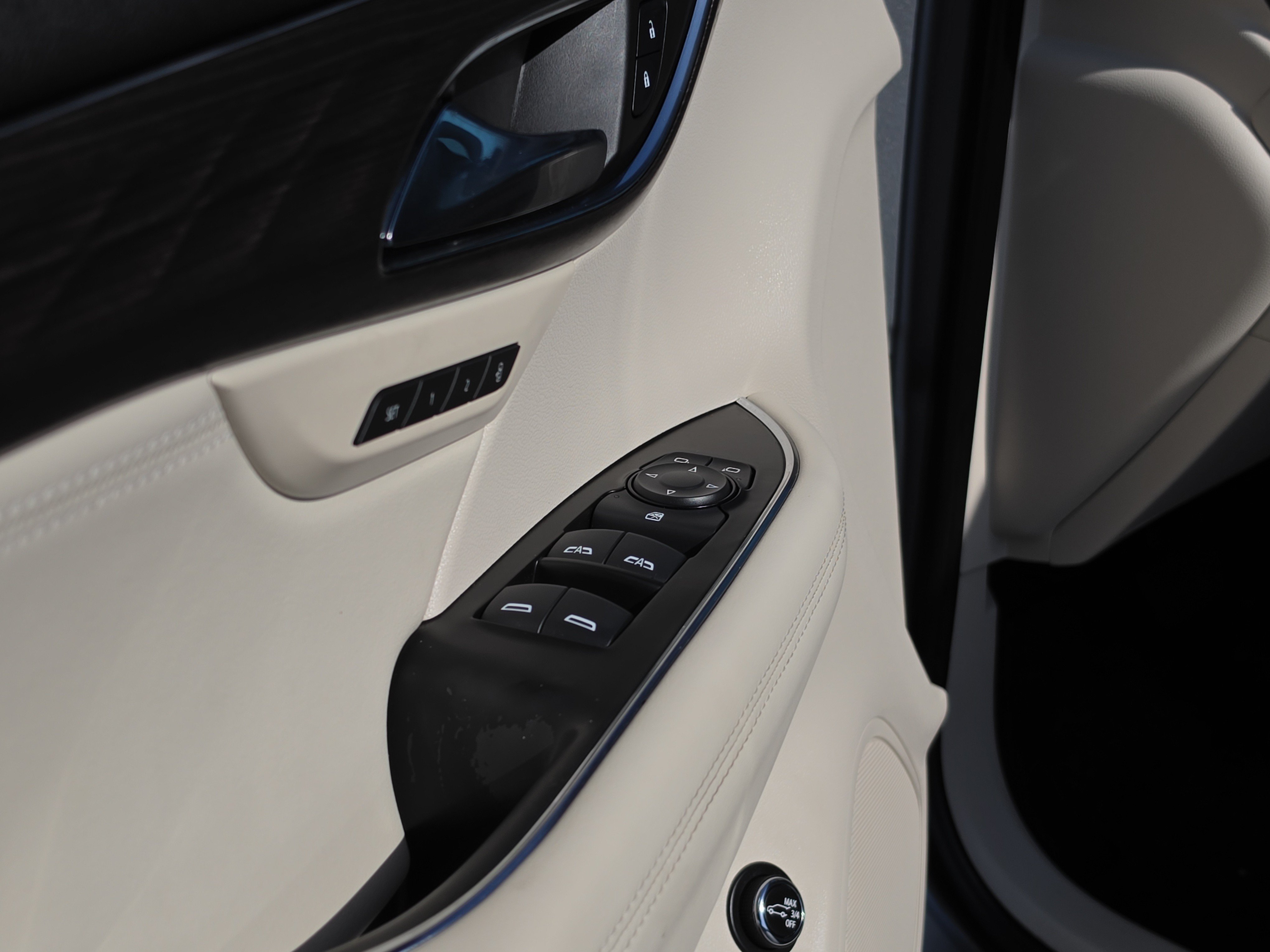 Certified 2023 Buick Envision Avenir FWD image 18