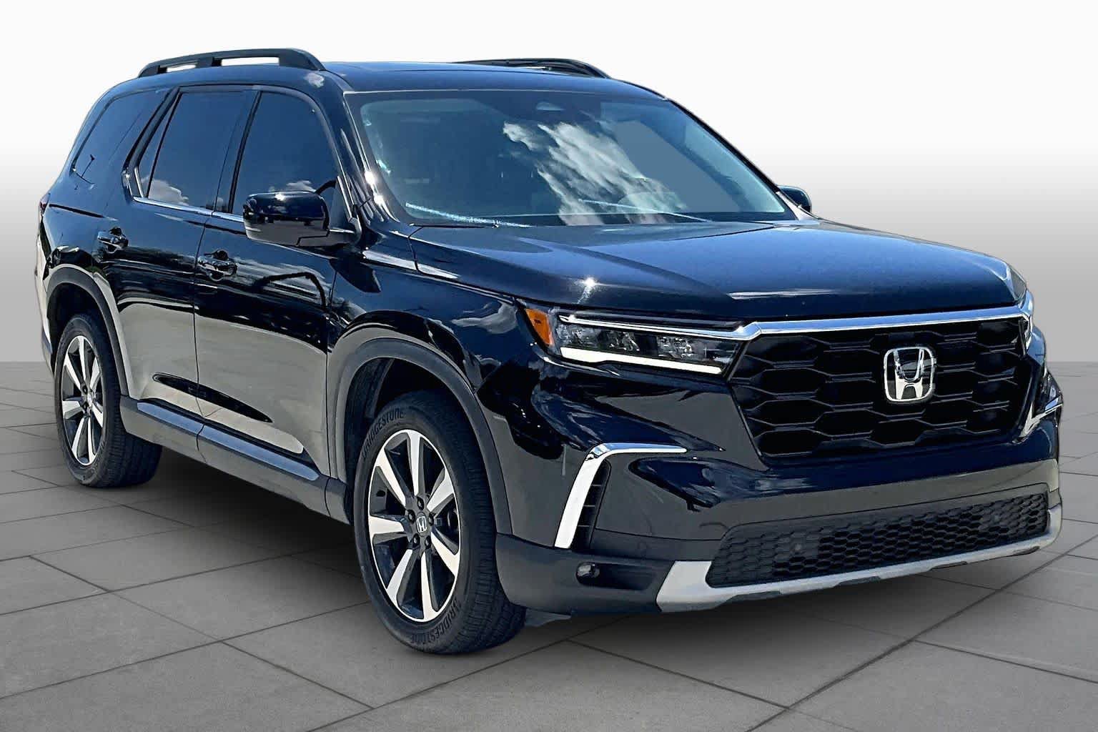 Used 2024 Honda Pilot Touring image 3