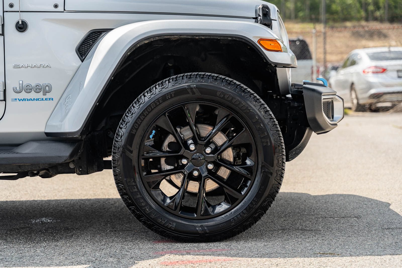 Used 2023 Jeep Wrangler Unlimited Sahara w/ Cold Weather Group AWD/4WD image 9