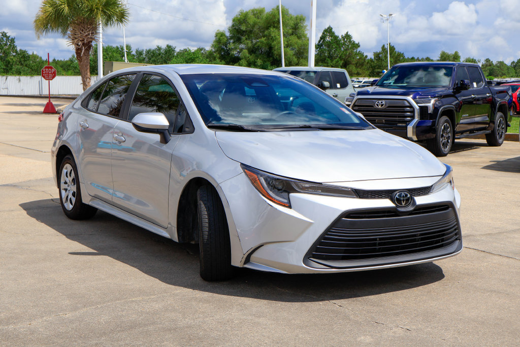 Used 2025 Toyota Corolla LE FWD image 24
