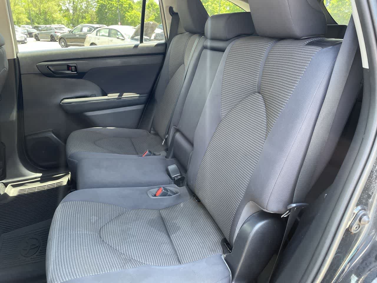 Used 2021 Toyota Highlander L AWD/4WD image 19