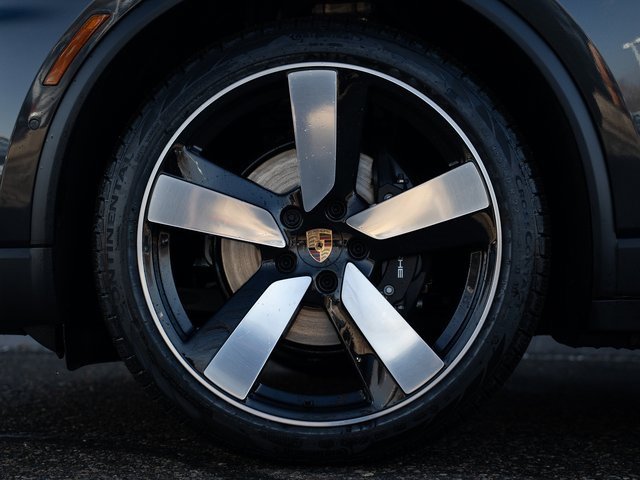 New 2026 Porsche Macan 4 Electric image 12