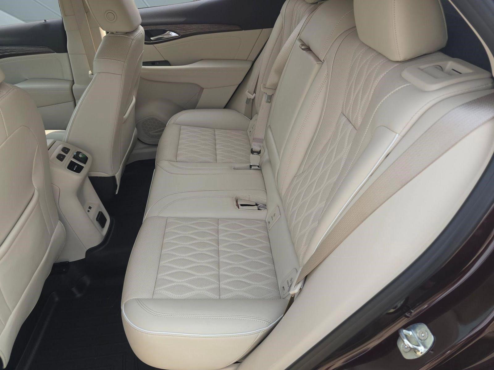 Used 2022 Buick Envision Avenir w/ Technology Package II image 13