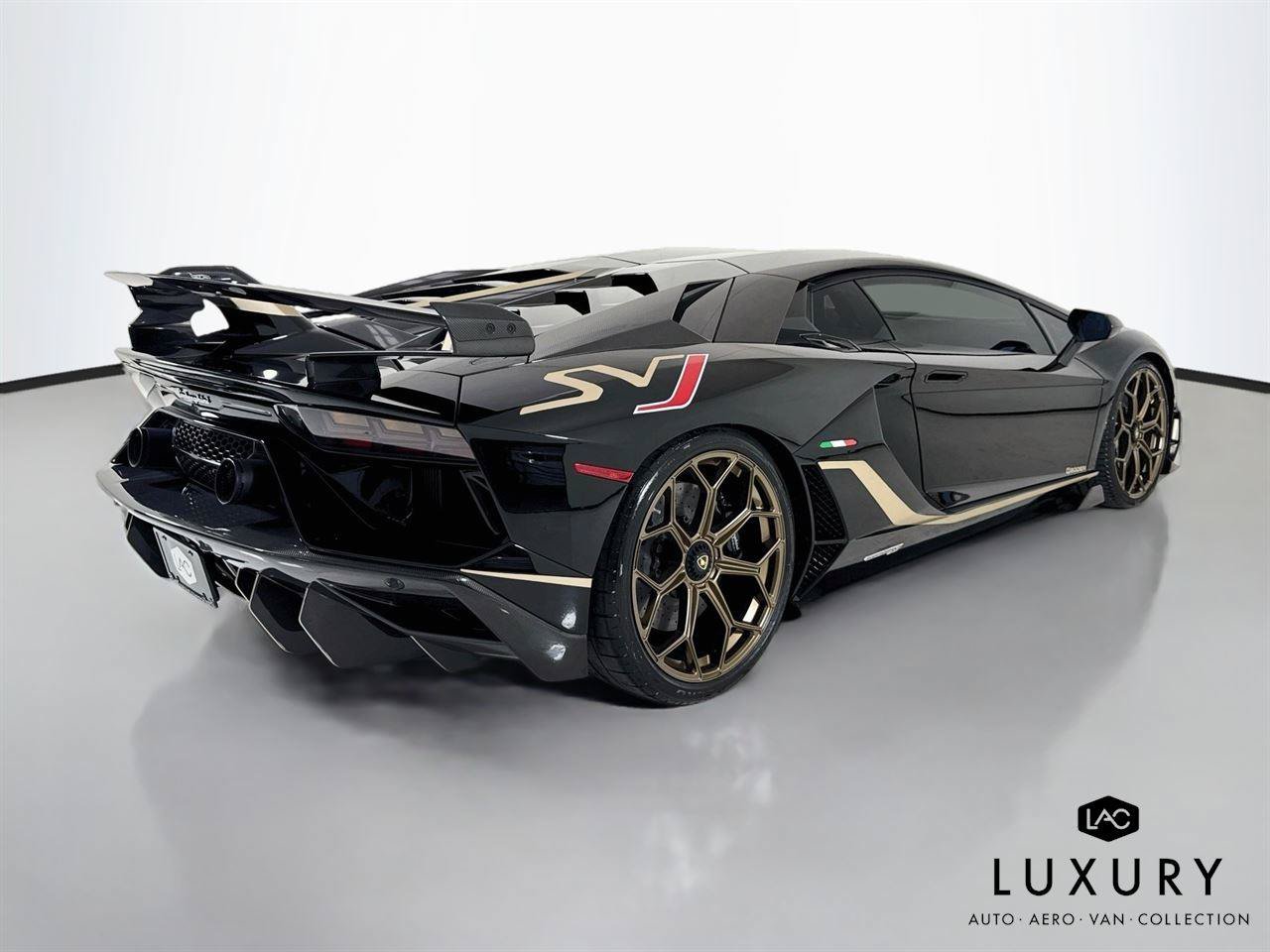 Used 2020 Lamborghini Aventador SVJ AWD/4WD image 6