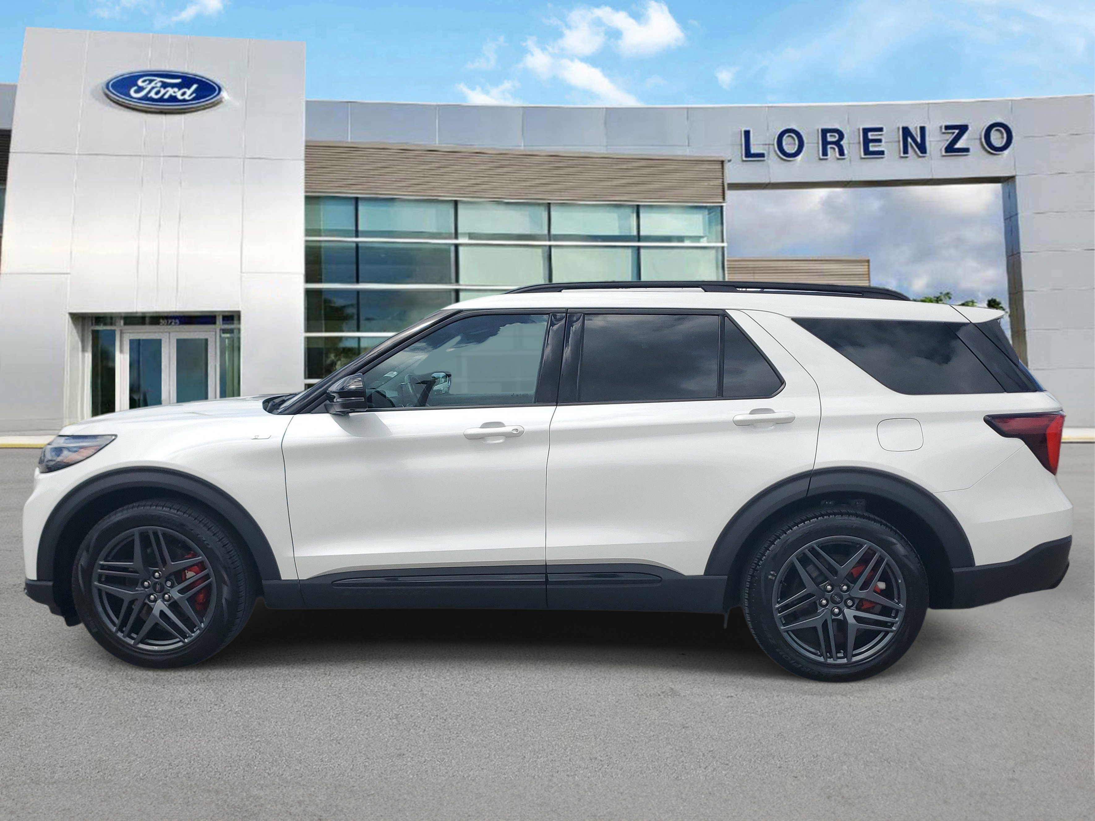 Used 2025 Ford Explorer ST-Line w/ Premium Package image 8