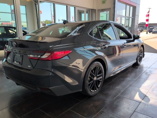 Used 2025 Toyota Camry SE image 7