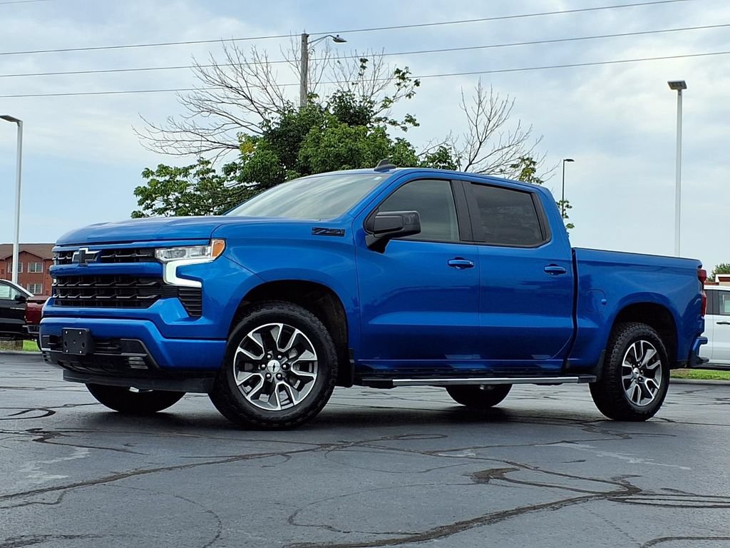 Used 2023 Chevrolet Silverado 1500 RST AWD/4WD image 2
