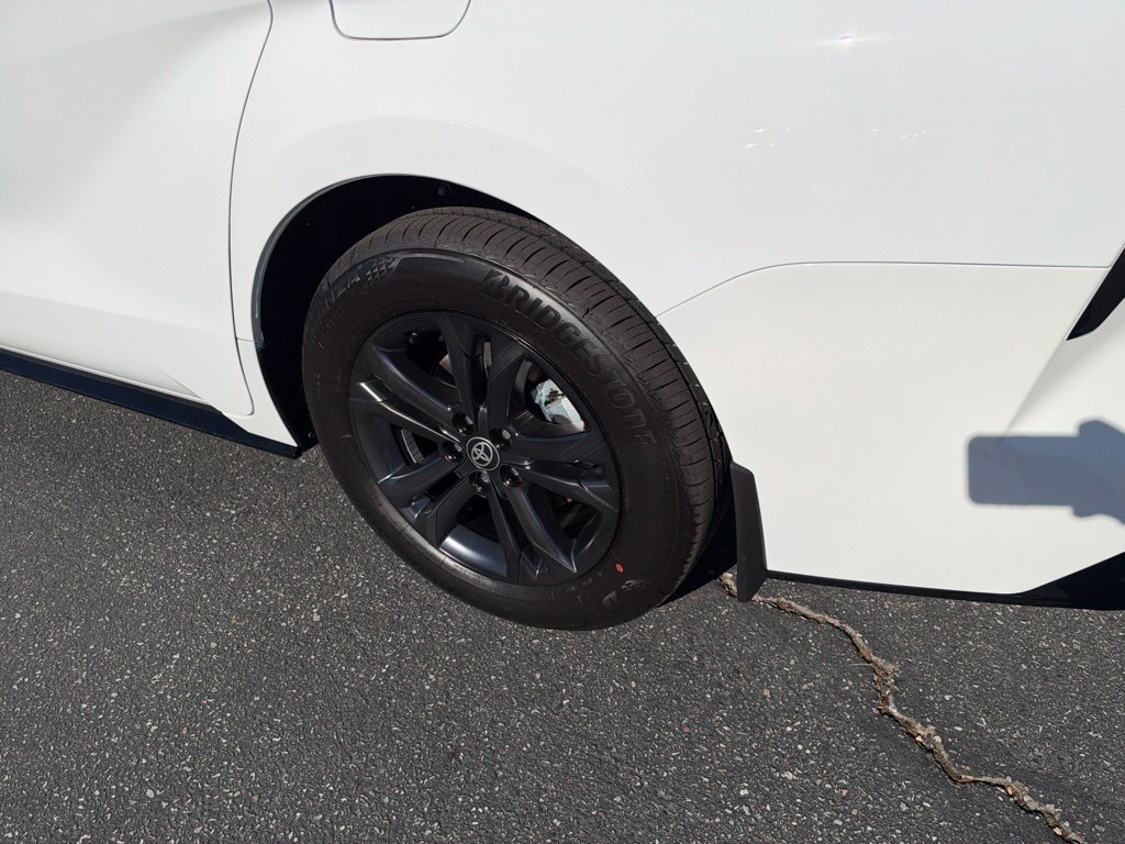 New 2026 Toyota Sienna XSE AWD/4WD image 6