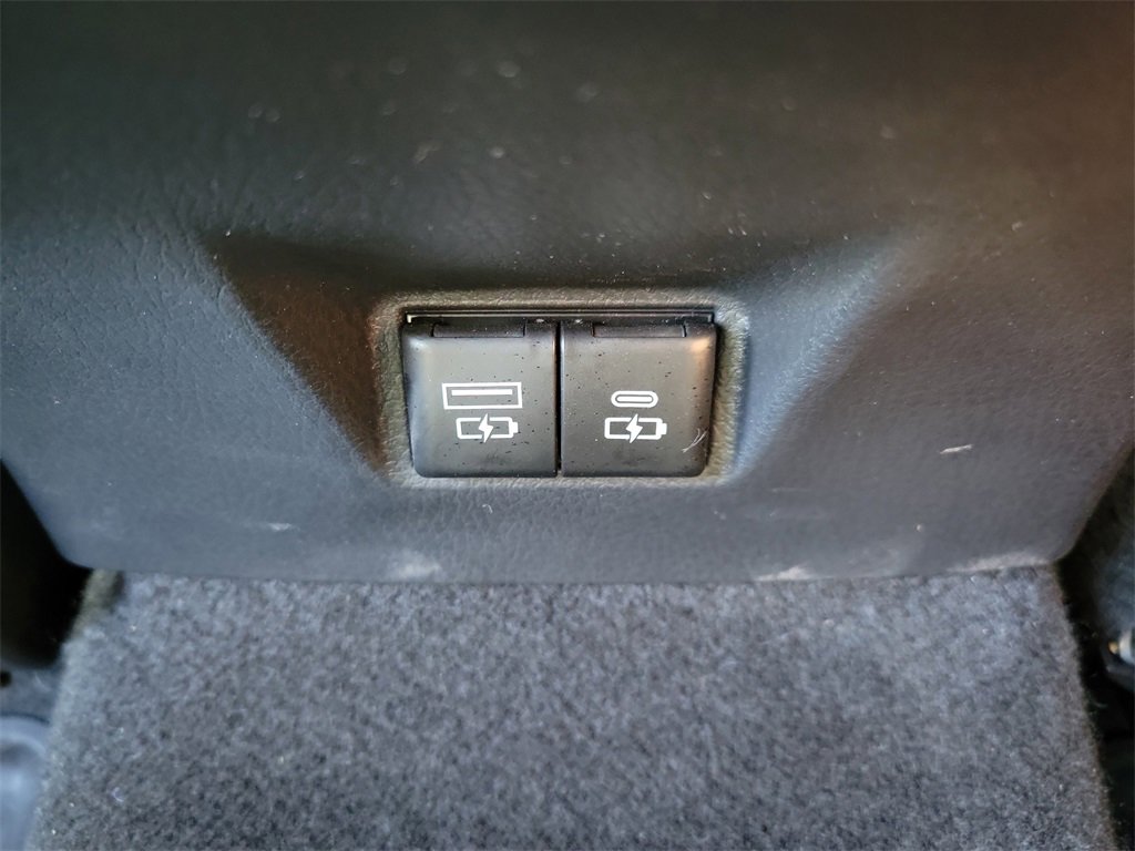 Used 2025 Toyota Camry SE image 16