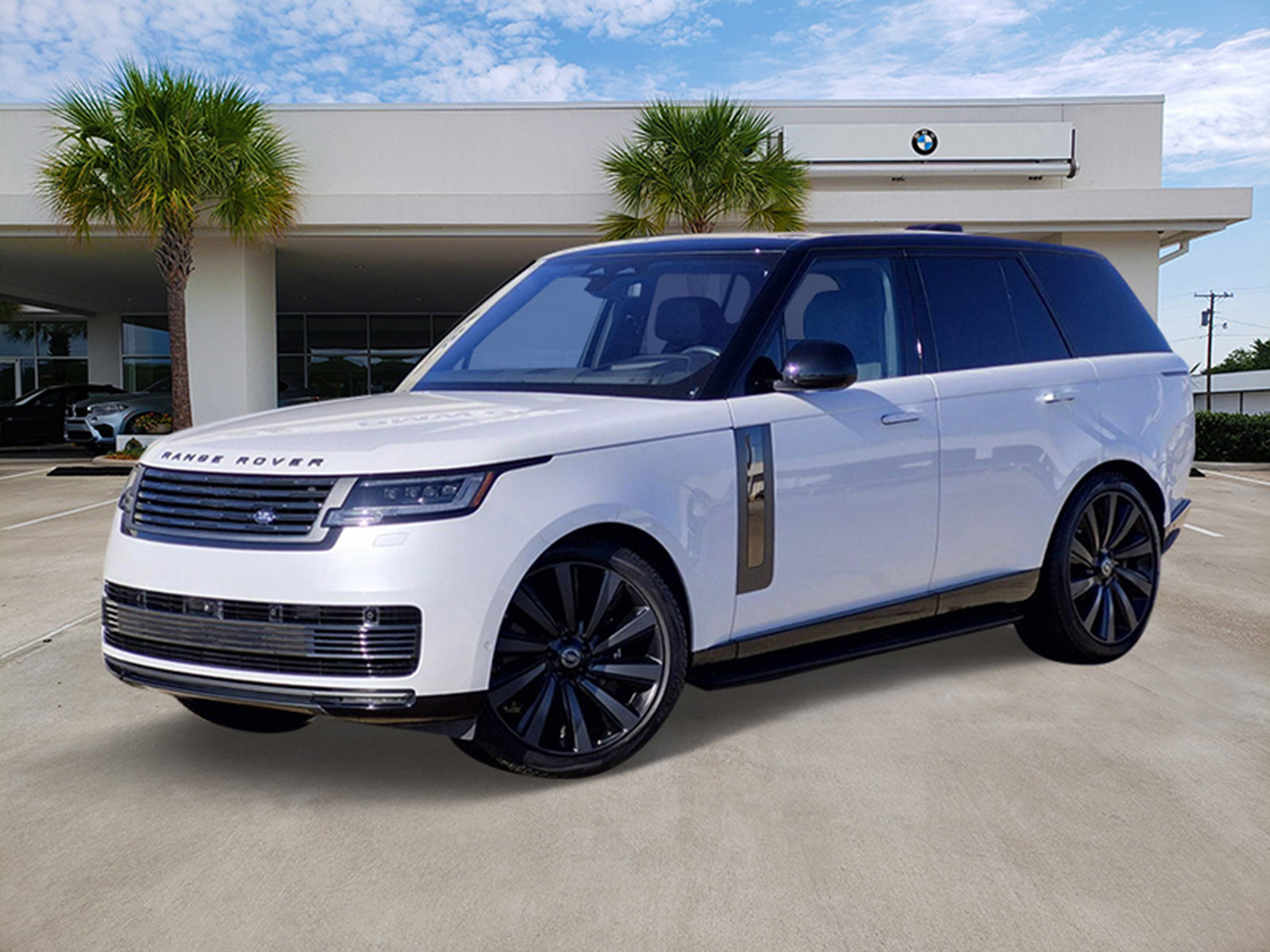 Used 2023 Land Rover Range Rover SV image 1