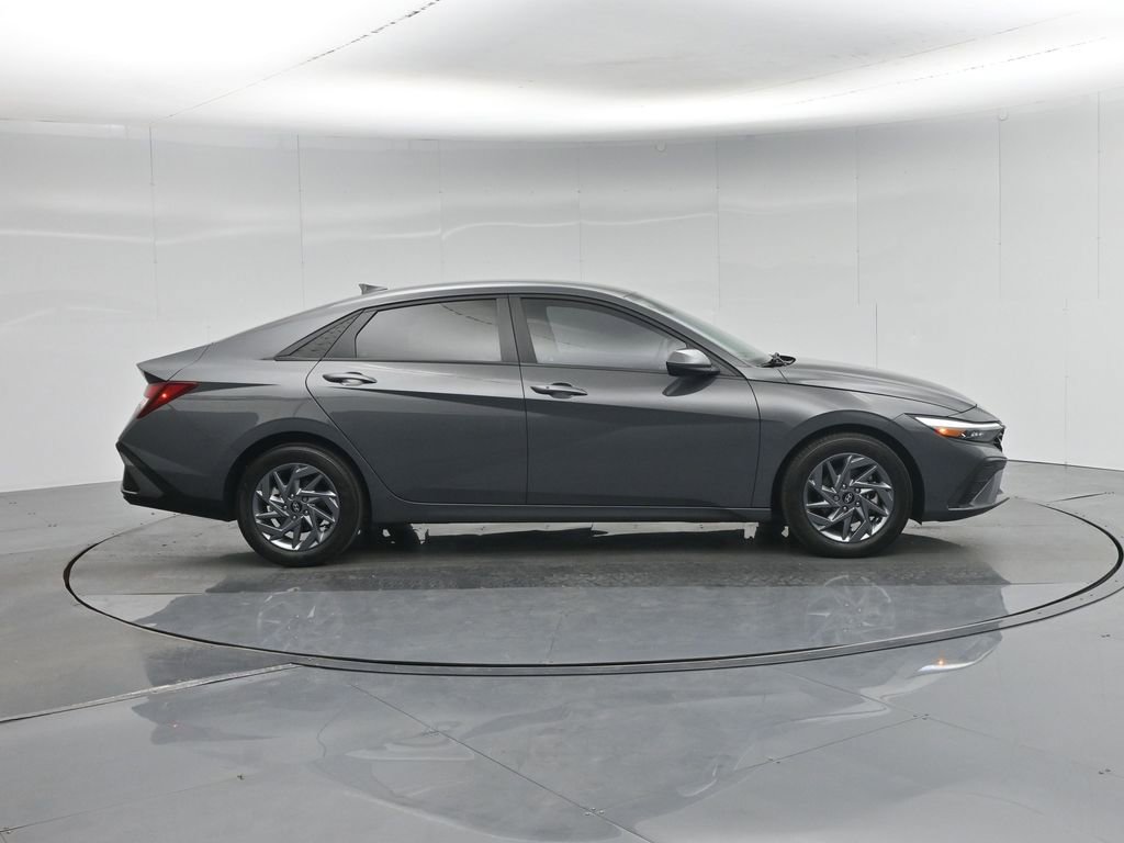 Used 2024 Hyundai Elantra SEL image 5