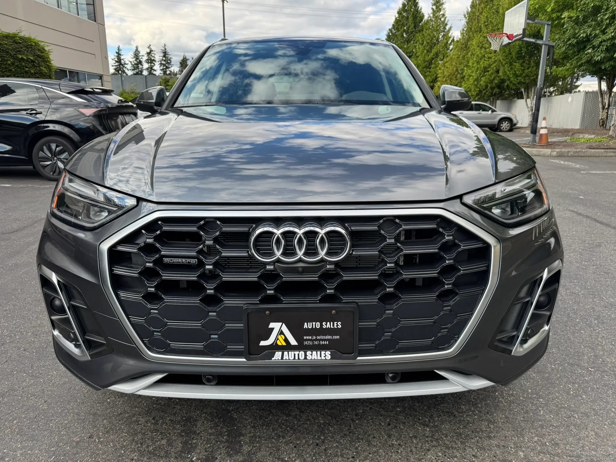Used 2022 Audi Q5 e Premium Plus w/ Premium Plus Package AWD/4WD image 3
