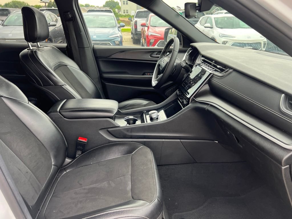Used 2024 Jeep Grand Cherokee Altitude RWD image 37