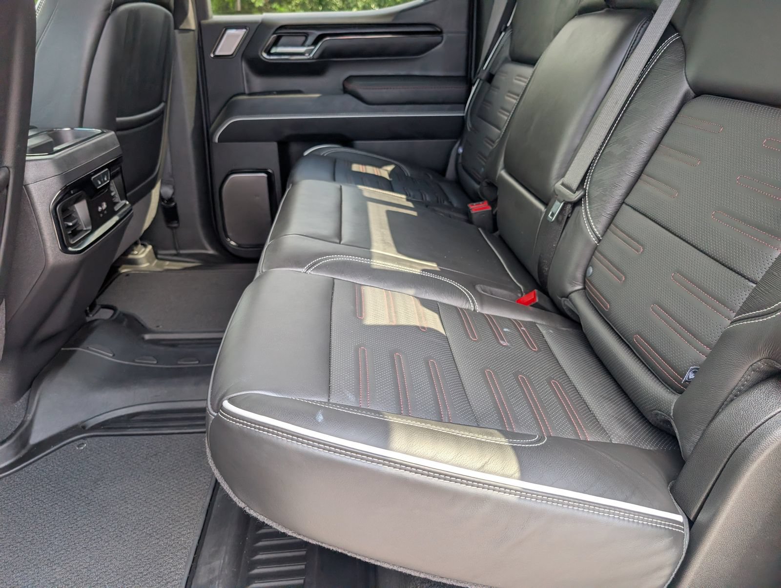Used 2026 GMC Sierra 1500 AT4X w/ LPO, Black Badging Package AWD/4WD image 16