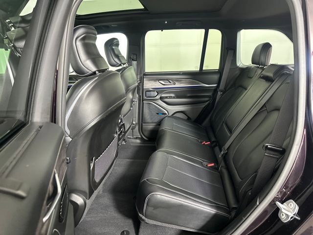 Used 2022 Jeep Grand Cherokee Overland w/ Advanced Protech Group III AWD/4WD image 26