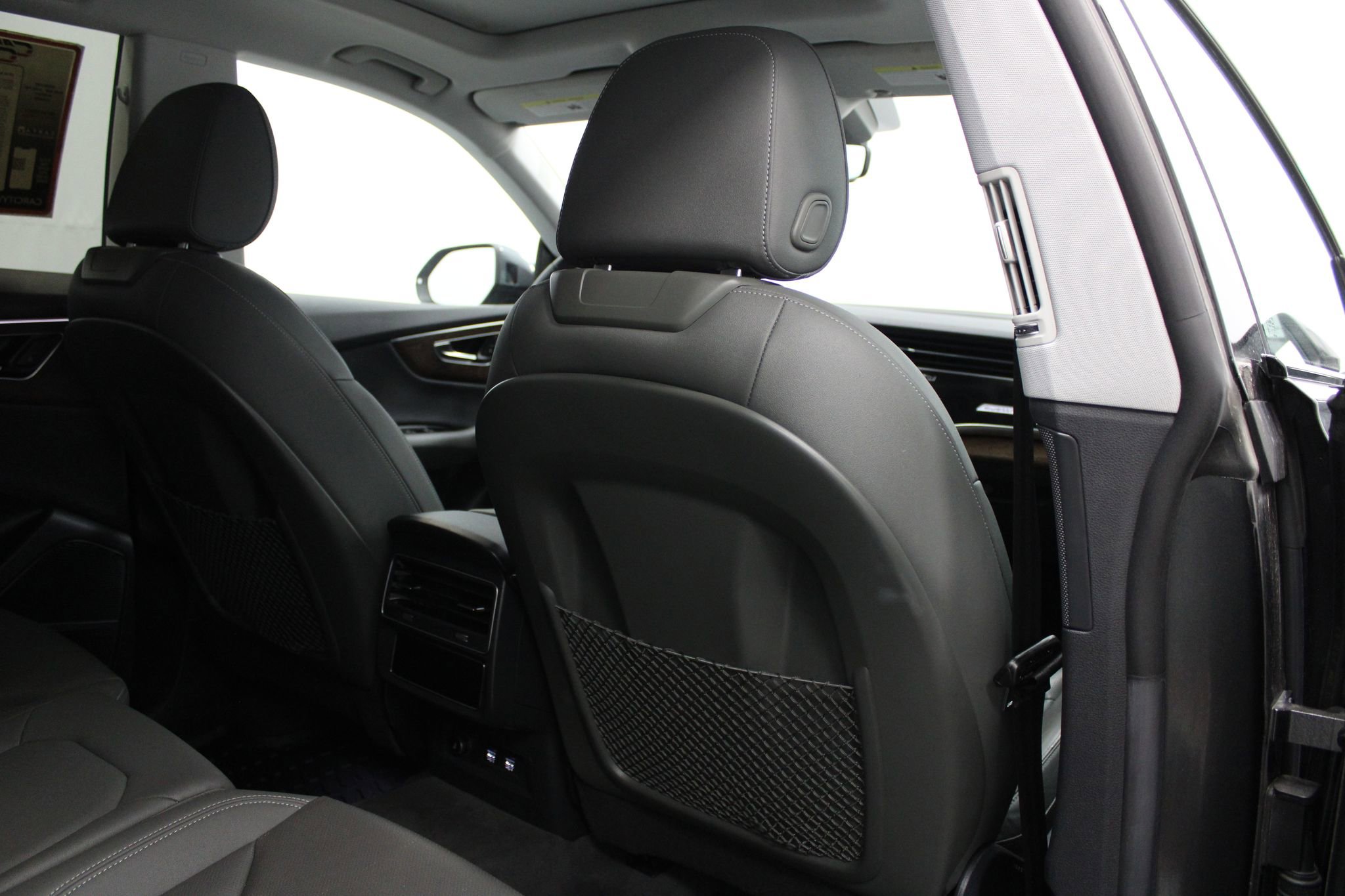 Used 2020 Audi Q8 Premium Plus AWD/4WD image 27