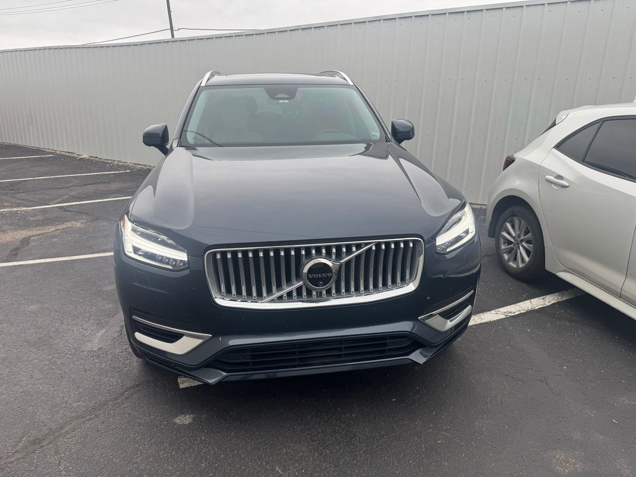 Used 2025 Volvo XC90 T8 Plus w/ Protection Package Premier AWD/4WD image 2