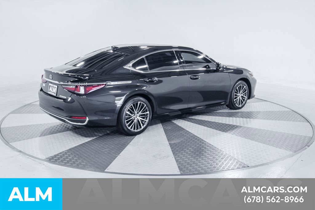 Used 2024 Lexus ES 300h w/ Premium Package image 10