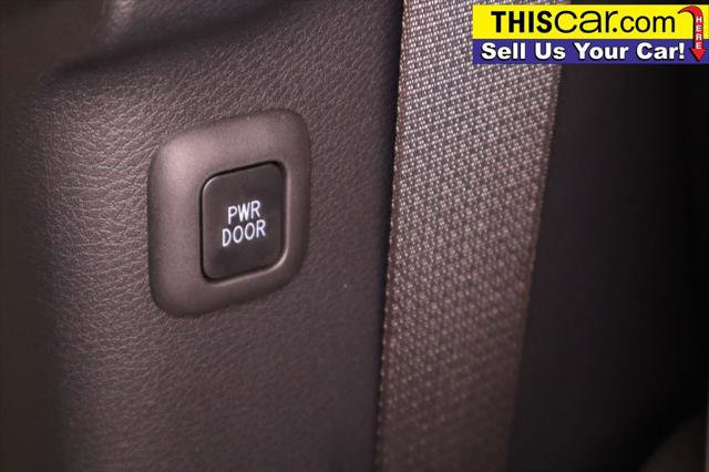 Used 2025 Toyota Sienna XLE image 34