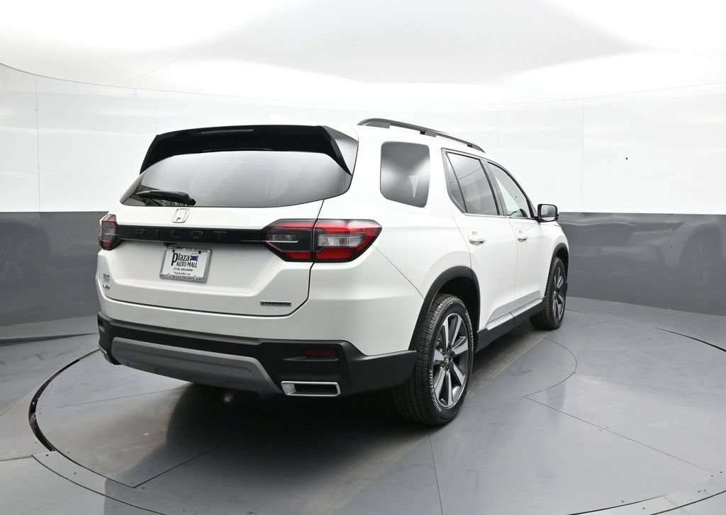Certified 2024 Honda Pilot Touring image 6