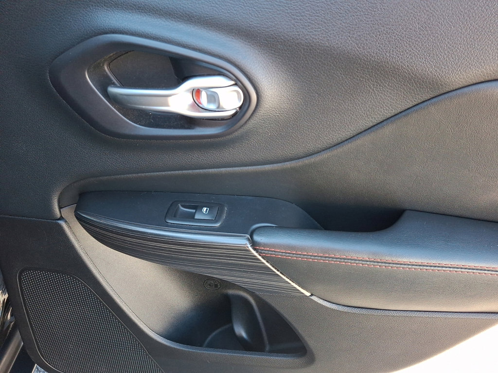 Used 2014 Jeep Cherokee Trailhawk image 14