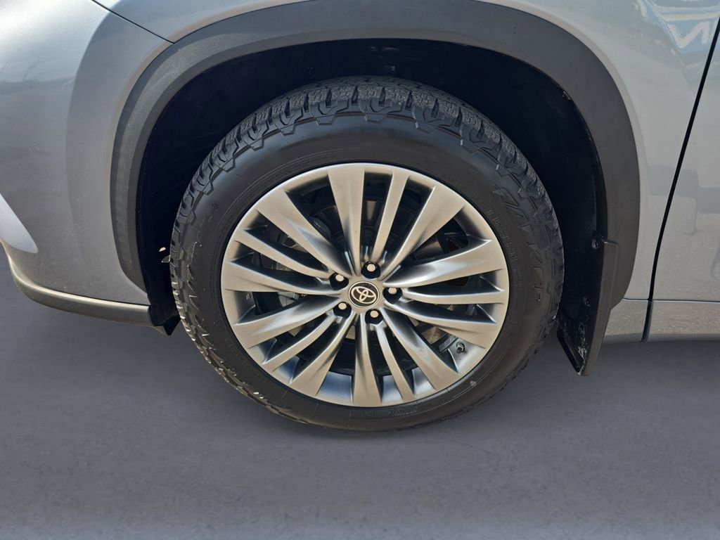 Used 2022 Toyota Highlander Platinum image 9