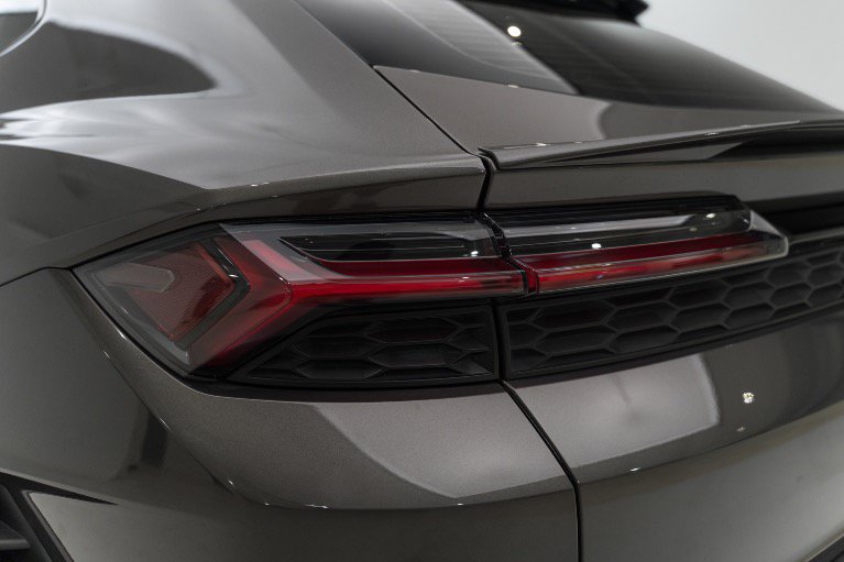 Used 2025 Lamborghini Urus SE AWD/4WD image 45
