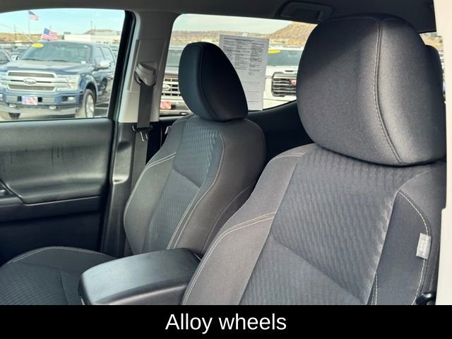 Used 2021 Toyota Tacoma SR5 w/ Trail Edition image 12