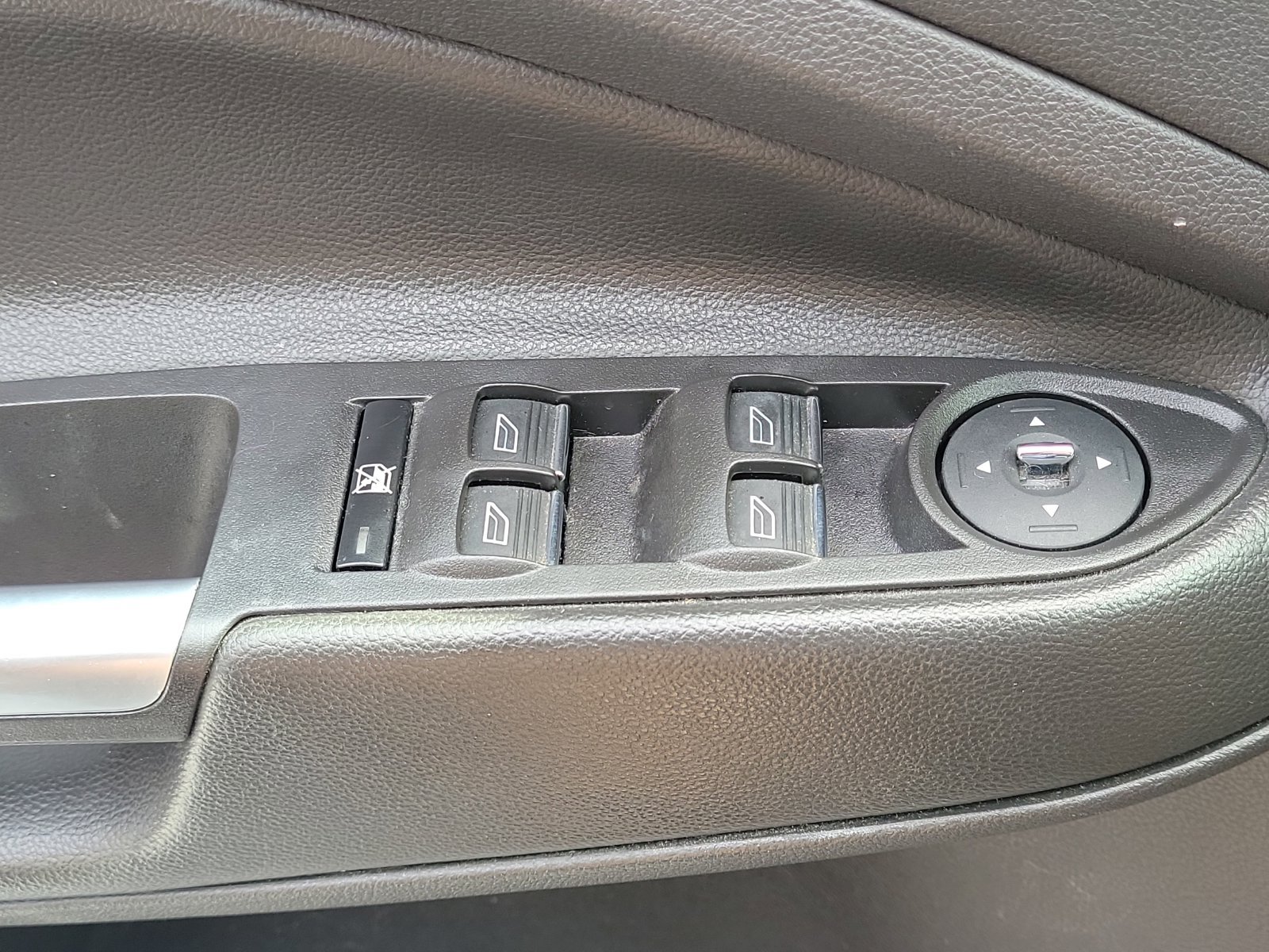 Used 2015 Ford Escape Titanium w/ Equipment Group 301A AWD/4WD image 28