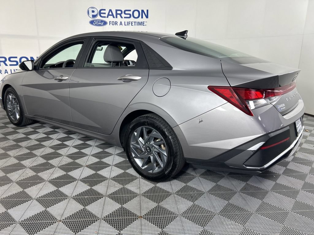 Used 2024 Hyundai Elantra SEL FWD image 12