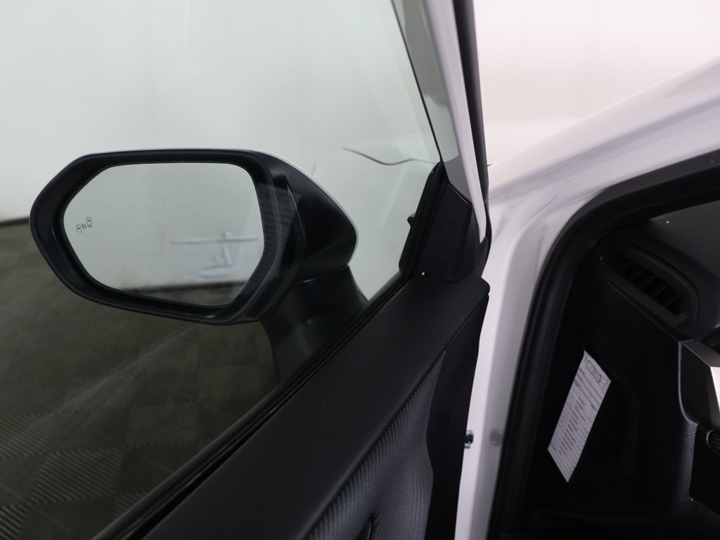 Used 2025 Toyota Camry SE image 32