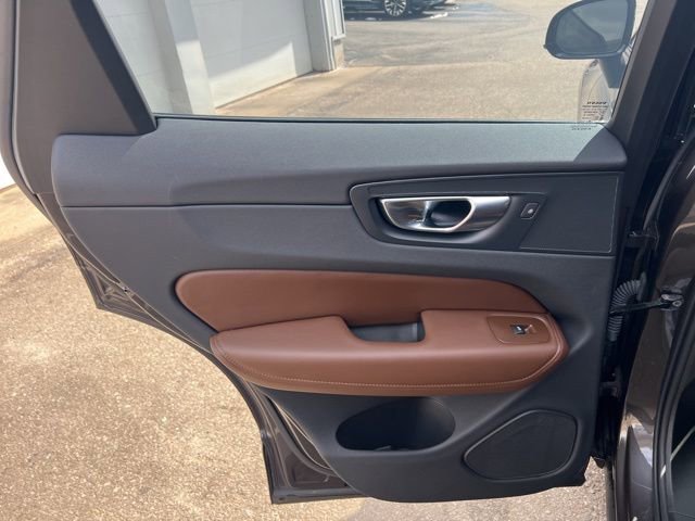Certified 2025 Volvo XC60 B5 Ultra image 24