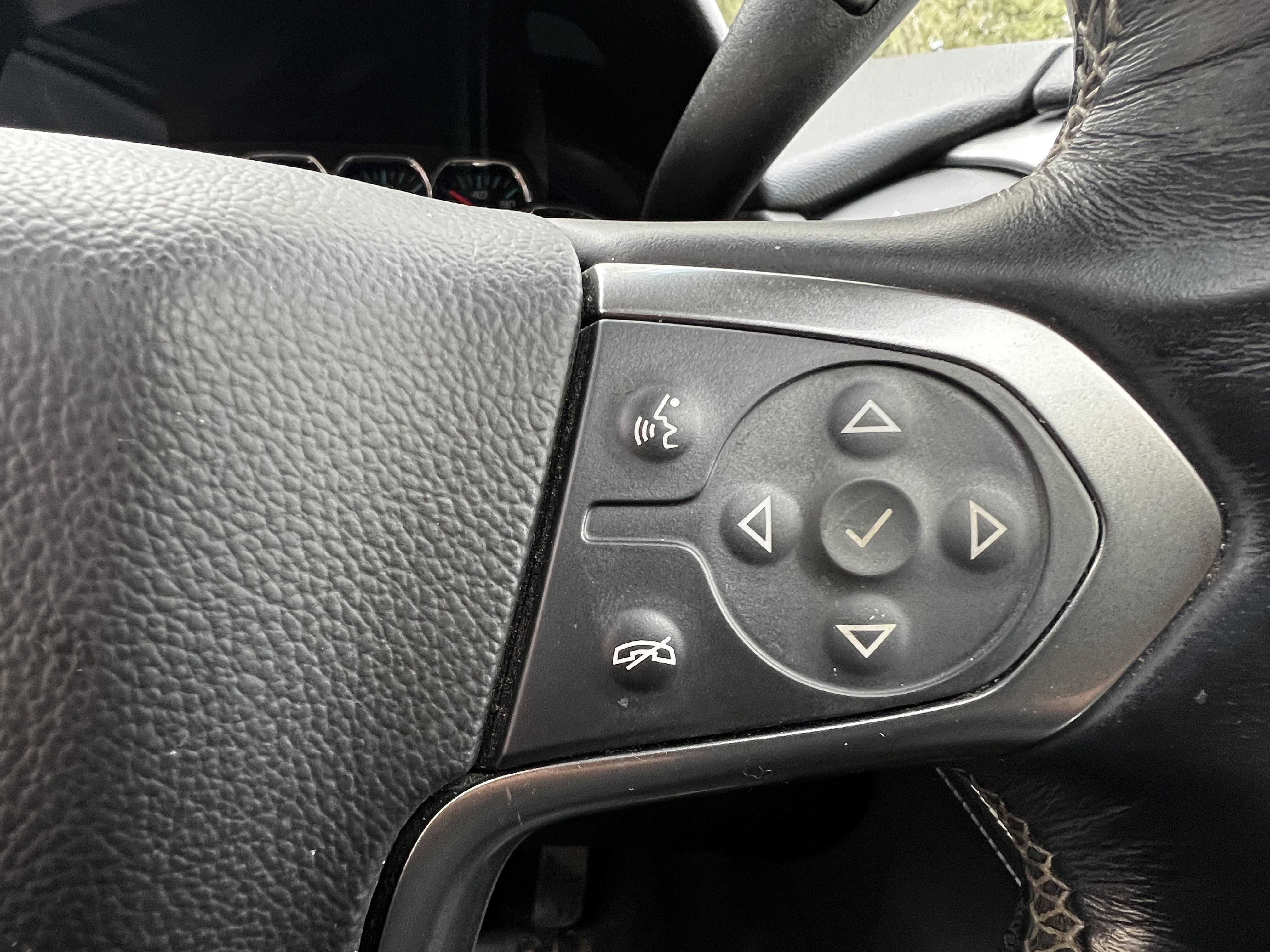 Used 2018 Chevrolet Suburban LT image 20