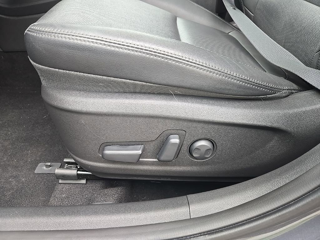 Used 2023 Hyundai Kona Limited w/ Cargo Package AWD/4WD image 25