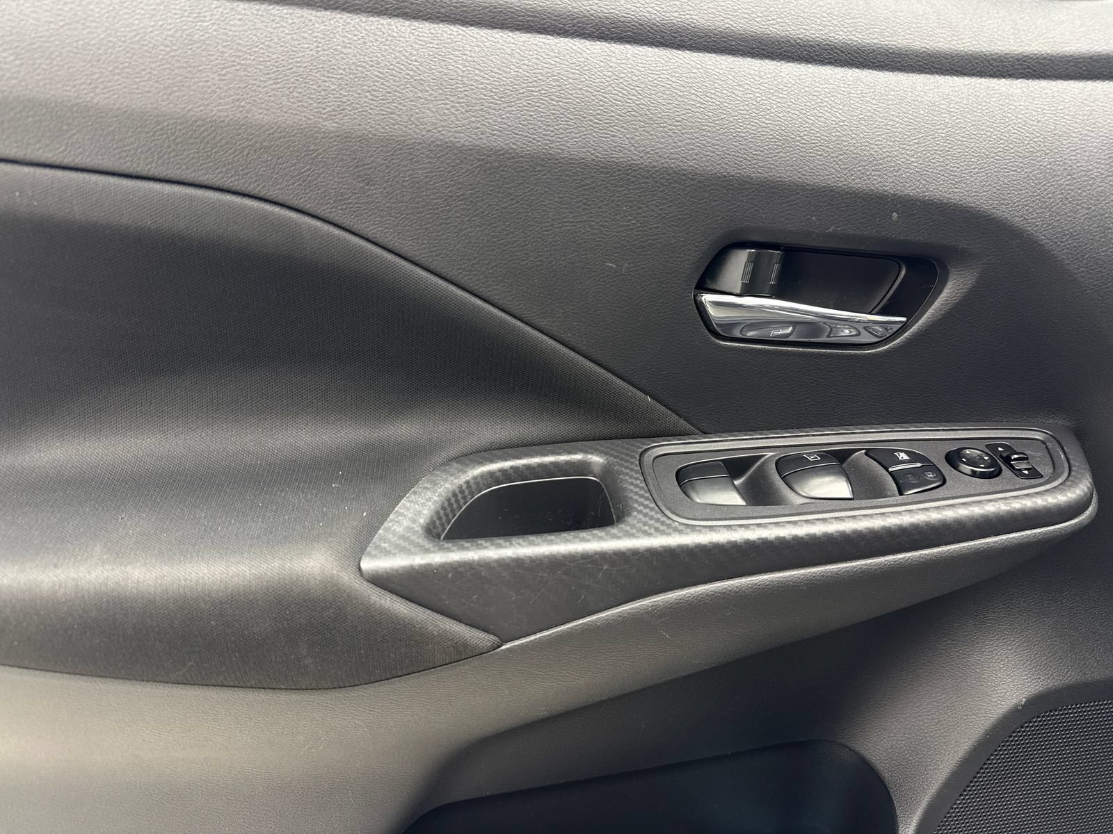 Used 2021 Nissan Versa SV FWD image 33