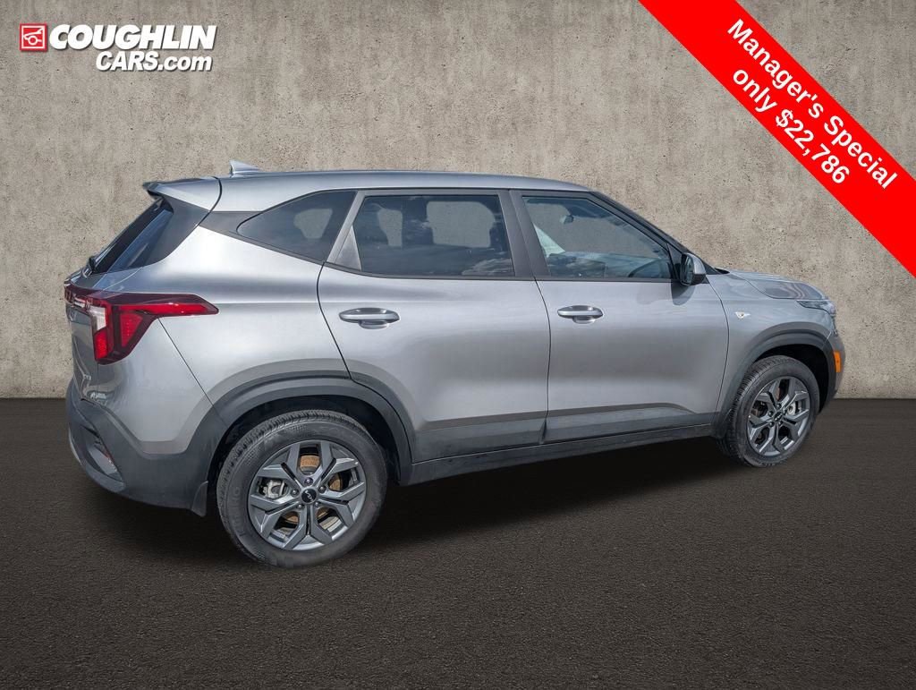 Used 2025 Kia Seltos LX AWD/4WD image 9