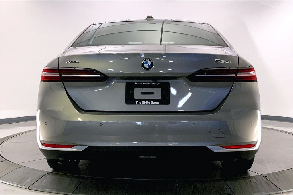 Certified 2026 BMW 530i xDrive w/ Premium Package AWD/4WD image 3