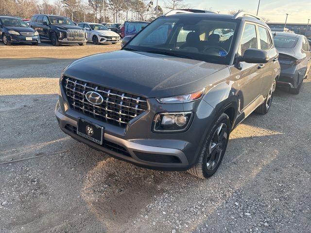 Used 2024 Hyundai Venue SEL image 2