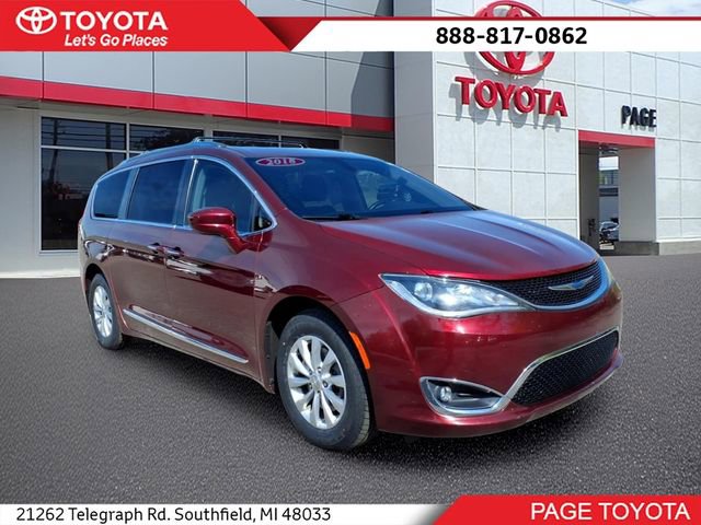 Used 2018 Chrysler Pacifica Touring-L FWD image 1