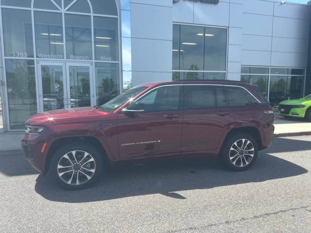 New 2024 Jeep Grand Cherokee Overland w/ Advanced Protech Group III AWD/4WD image 13