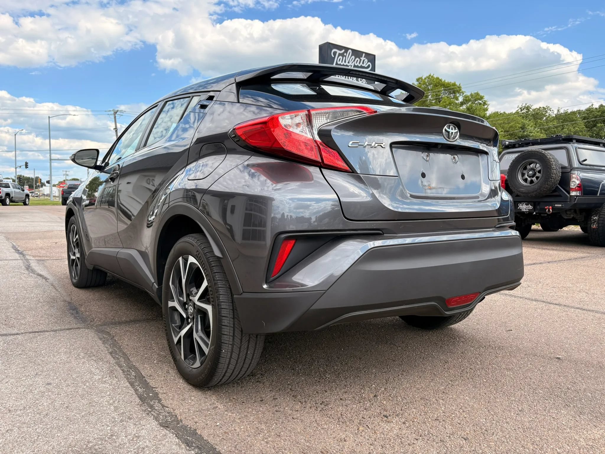 Used 2018 Toyota C-HR XLE FWD image 5