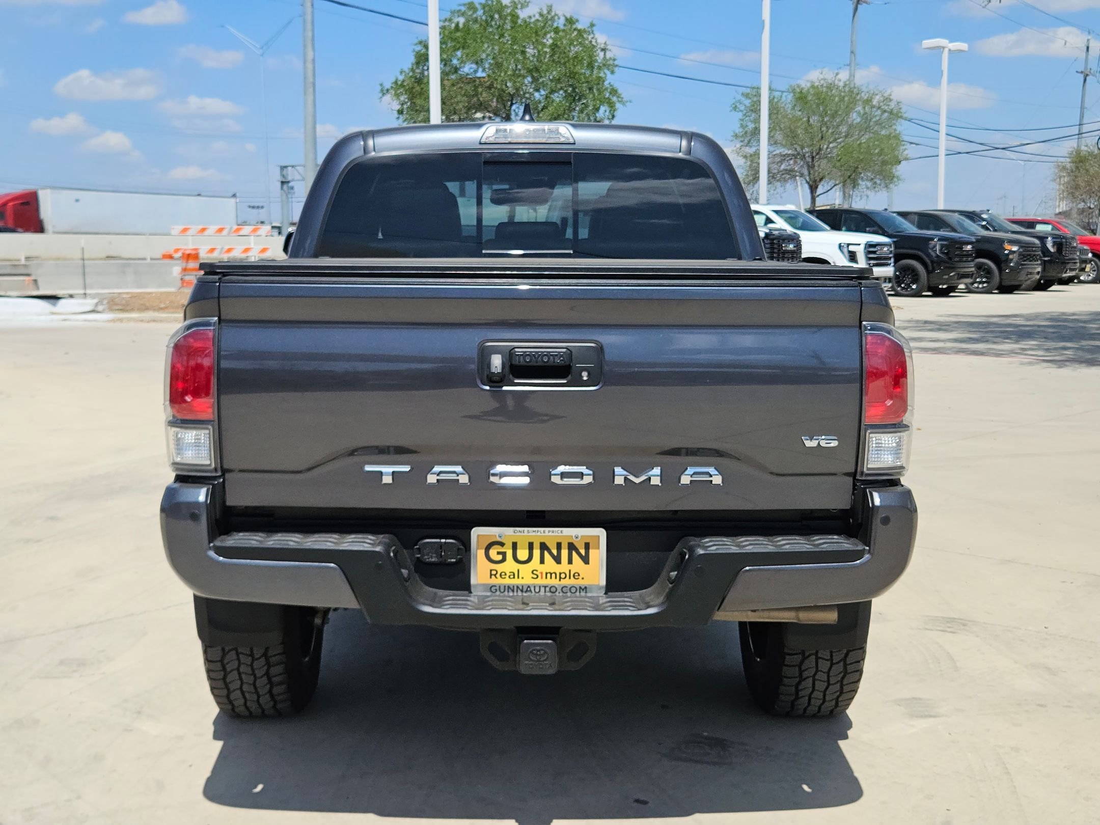 Used 2022 Toyota Tacoma Limited image 4