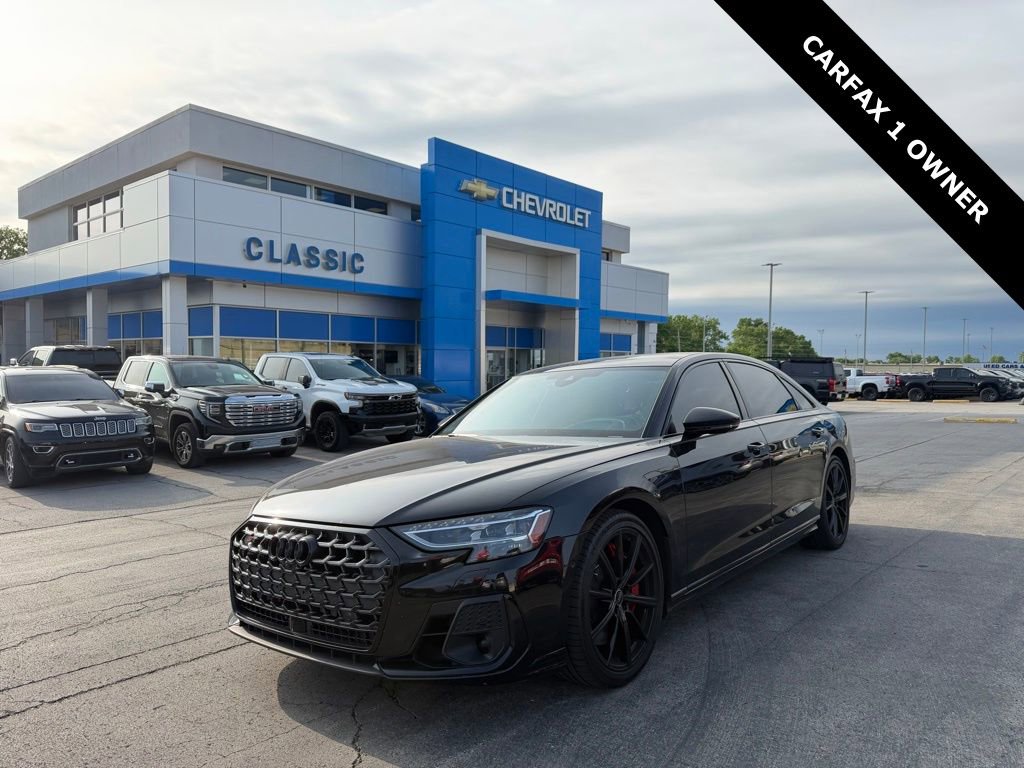 Used 2023 Audi S8 AWD/4WD image 2